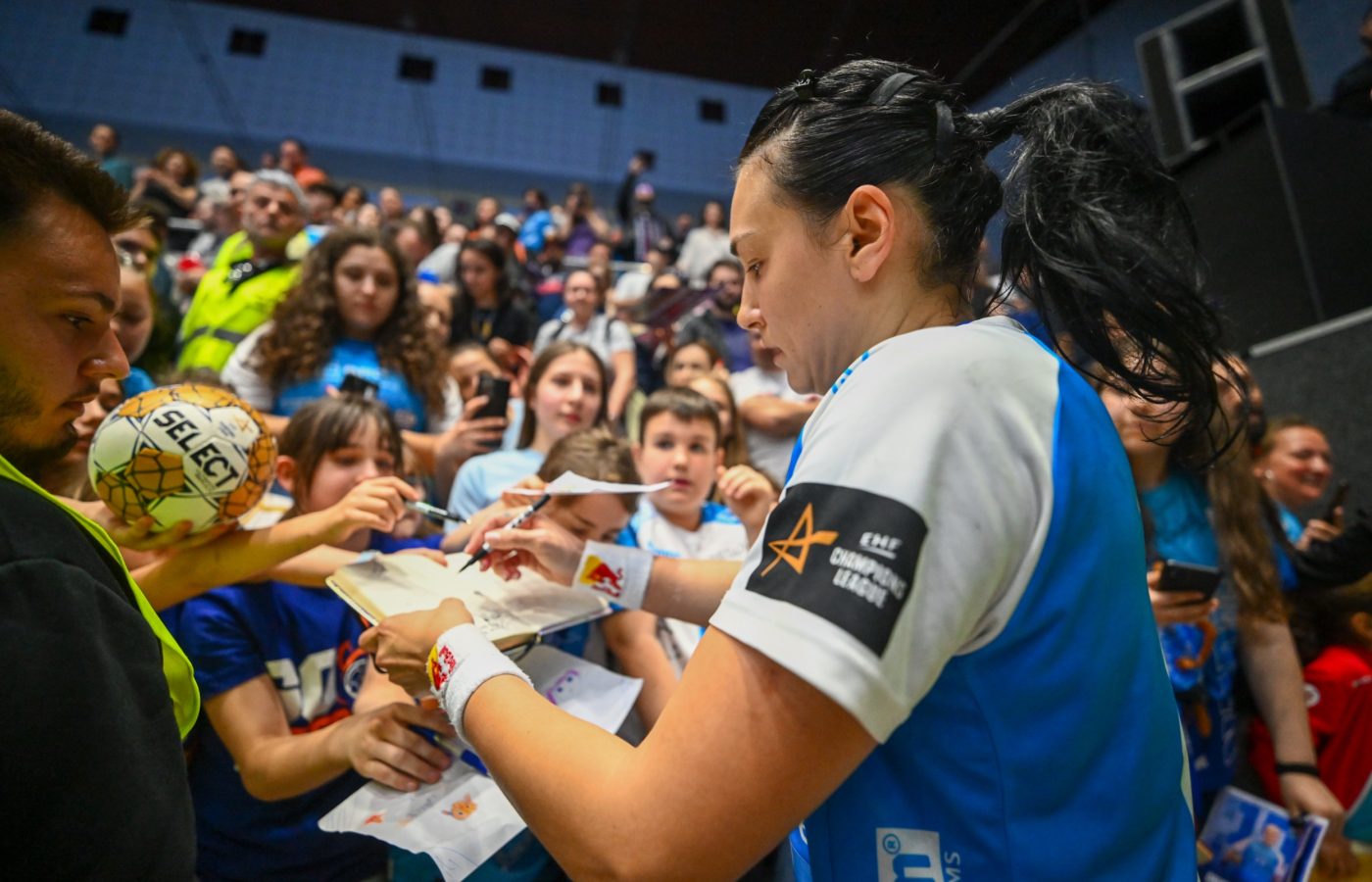 A fost memorabil. La Brăila, Cristina Neagu a câștigat al 10-lea ei titlu de campioană a României. La schimb, a lăsat oamenilor o parte din ea